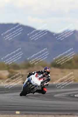 media/Nov-16-2025-Race Pace (Sun) [[8c5fa54630]]/Non Verified Riders (1st 20 Minutes)/5-Turn 15 (110pm)/